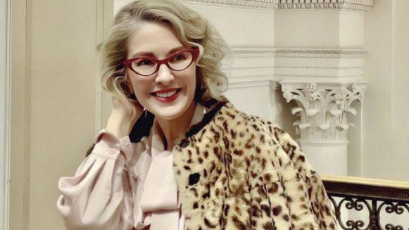 The Dos and Donāts of Wearing Makeup With Glasses